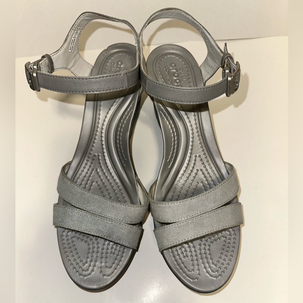 Crocs Women's Leigh II Ankle Strap Wedge Size 10 Sandals Heels Gray Fabric - Picture 4 of 8
